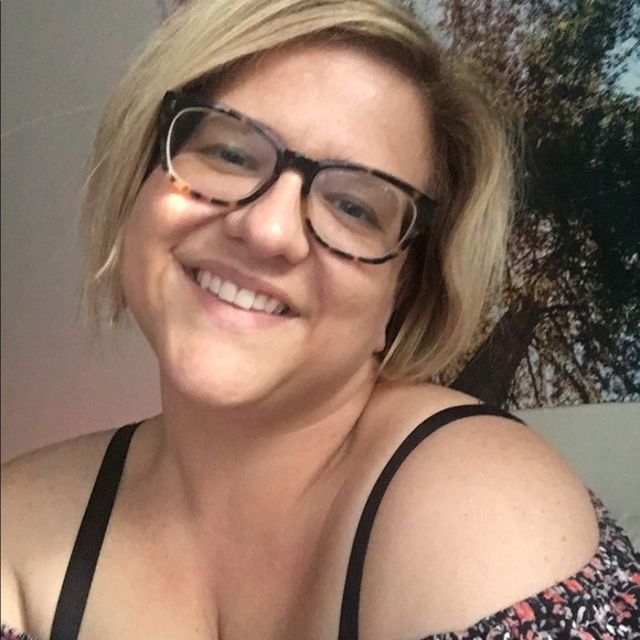 Meet your Posher, Karin - Picture 1 of 1